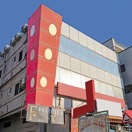 Hotel O 24K Inn Mundhva Exteriér fotografie