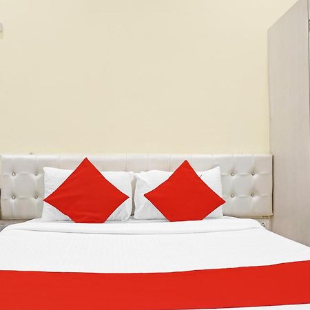 Hotel O 24K Inn Mundhva Exteriér fotografie