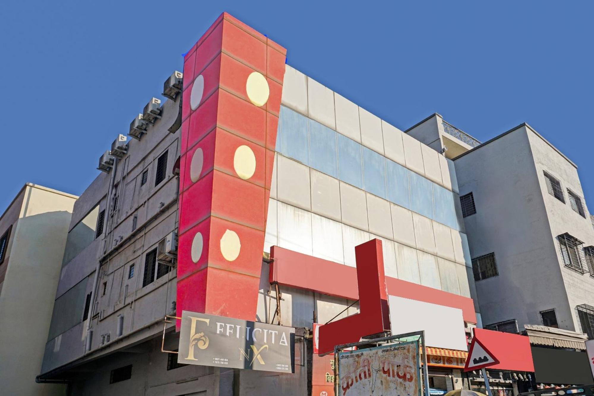 Hotel O 24K Inn Mundhva Exteriér fotografie
