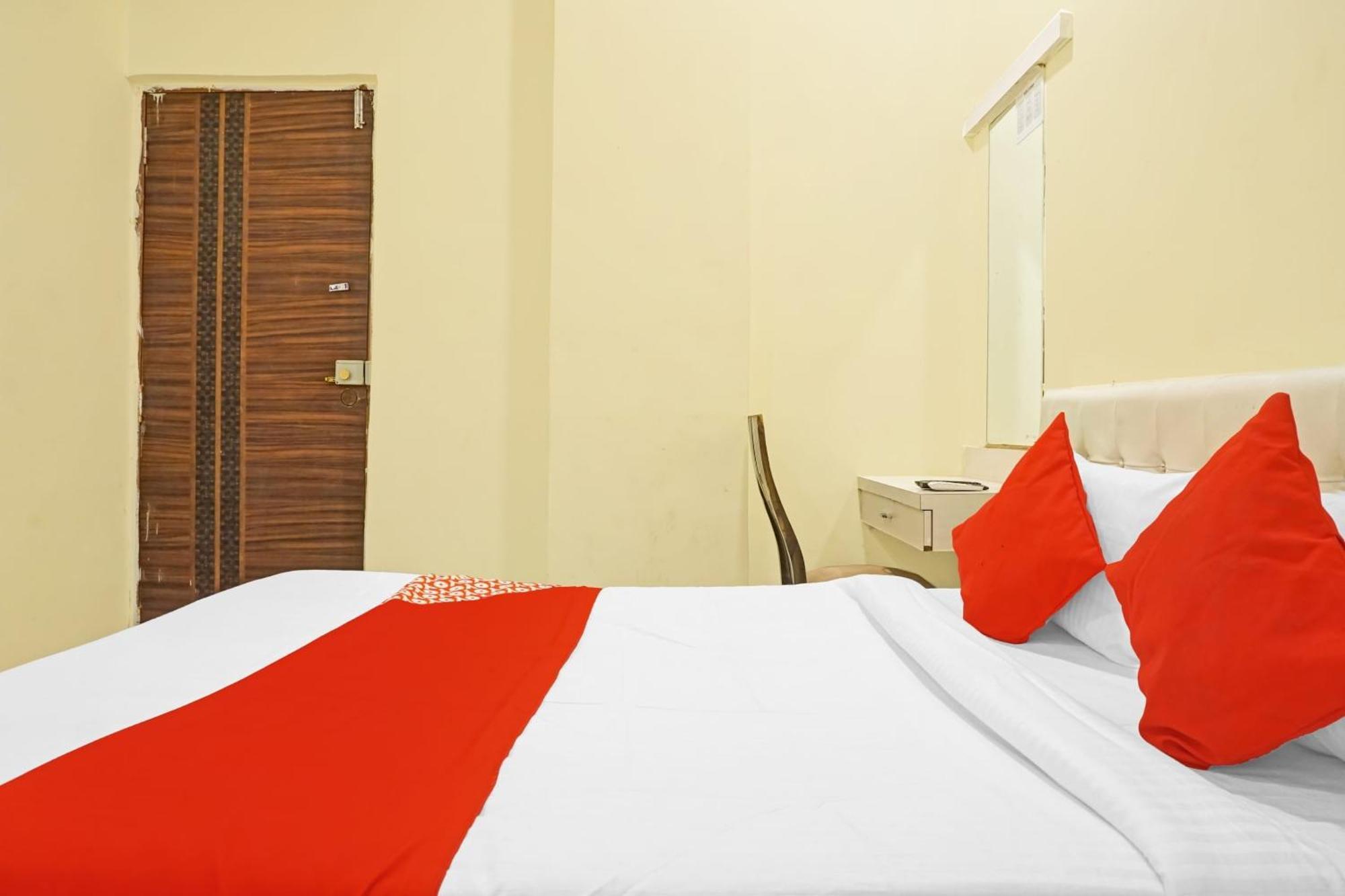 Hotel O 24K Inn Mundhva Exteriér fotografie